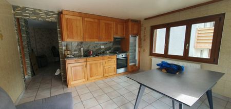 4.5 renovated rooms with balcony, parking space and valley view - Photo 5