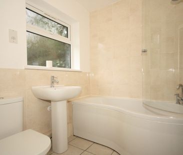 Carthouse Lane, Woking - Photo 3