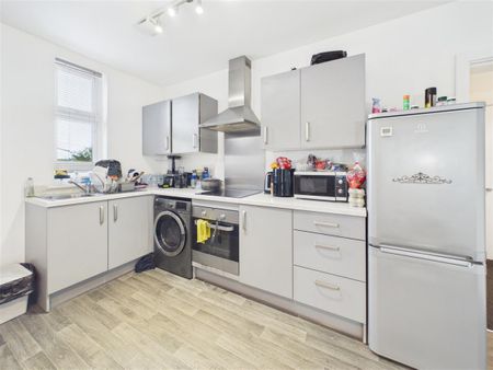 2 bedroom Apartment to rent - Photo 4