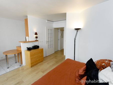 Logement à Paris, Location meublée - Photo 2