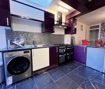 4 bedroom terraced house to rent - Photo 5