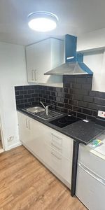 Caernarvon Close, Croydon, CR4 1 - Photo 3