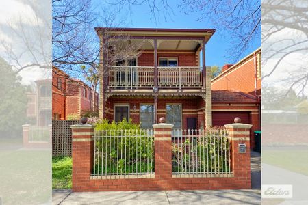 Fully Furnished Inner City Townhouse - Photo 5