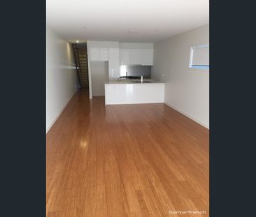 STRIKING TOWNHOUSE IN YARRAVILLE - Photo 1