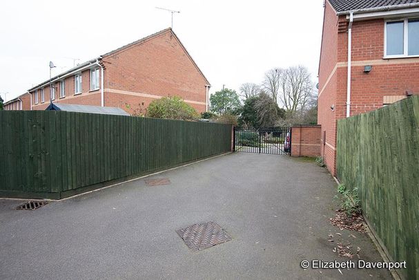 Quarryfield Lane, Cheylesmore, Coventry - Photo 1