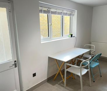 1 Bed Flat, Dunlace Road, E5 - Photo 3