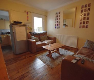 6 bedroom semi-detached house to rent - Photo 1