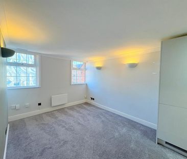 1 BED Flat - Photo 6