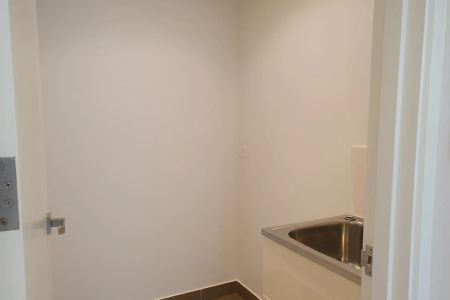 LUXURY 3-BEDROOM APARTMENT, WALKING DISTANCE TO WESTFIELD SHOPPING CENTRE WEST LAKES - Photo 5