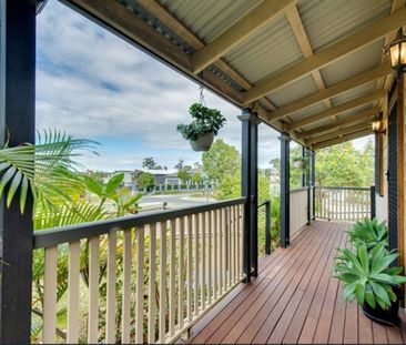 HOME WITH CHARMING CHARACTER - Photo 4