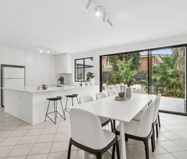 Sunlit, Stylish & Spacious: Your Dream Family Oasis in the Heart of... - Photo 4