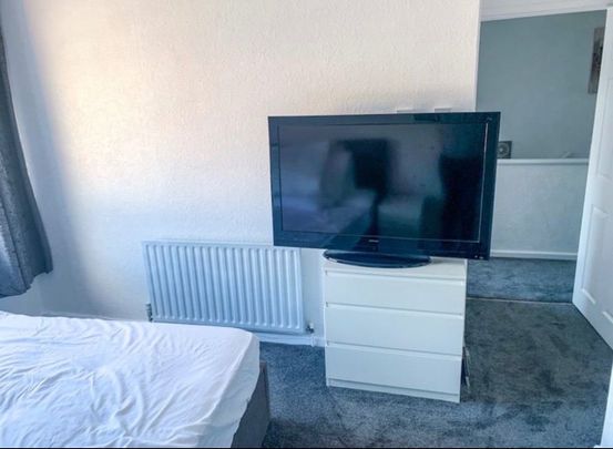 Room in a Shared House, Coldpark Gardens, BS13 - Photo 1