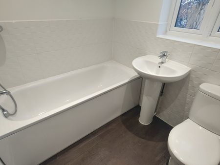 Hornbeam Avenue, Bury St. Edmunds, Red Lodge - Photo 2