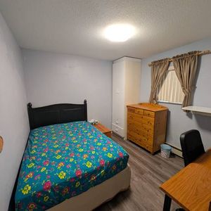 1 private room for rent central Vancouver - Photo 2