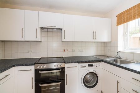 Eaton Avenue, High Wycombe - Photo 3