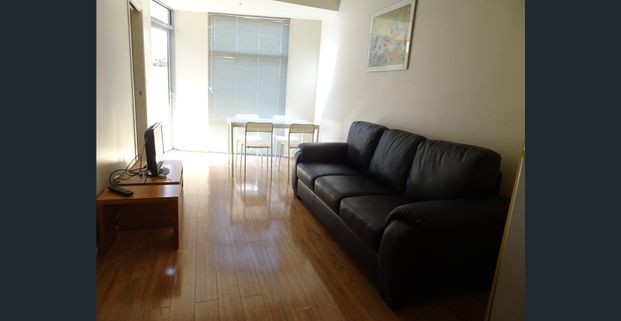 LIVE ON SWANSTON STREET CARLTON FURNISHED TWO BEDROOM APARTMENT CLOSE BY IS RMIT,MELBOURNE UNIVERSITIES ,TRINITY COLLEGE,TRAMS ,CAFES ,SHOPS, MOVE IN - Photo 1