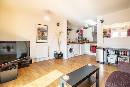 The Mead, Keynsham - Photo 4