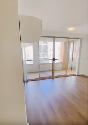 2 bed 2 bath - Photo 2