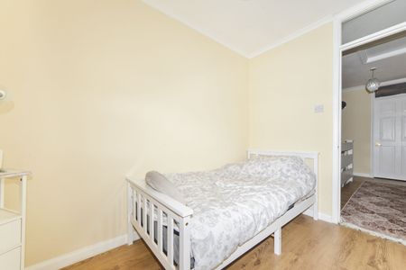 Semi-detached House to rent - Main Road, Orpington, BR5 - Photo 5