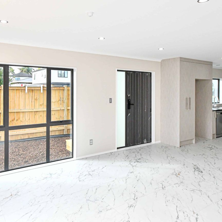 Modern house in the heart of Papatoetoe - Photo 1