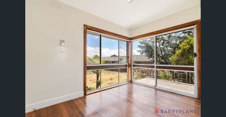 CLASSIC ART DECO HOUSE WITH LAKE & PARK VIEWS & MINUTES WALK TO PICNIC GROUNDS - Photo 3