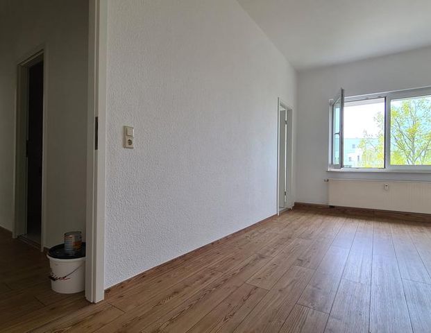 INS GRÜNE BLICKEN + ZUM HINTERHOF WOHNEN + NEUES BAD, NEUER BODEN, NEUE TÜREN - Foto 1