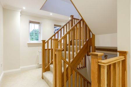 6 bedroom detached house to rent - Photo 3