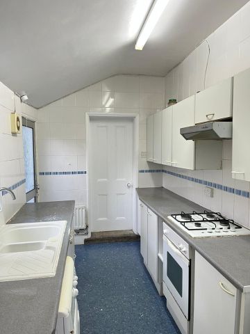 3 Bed Terraced House, Spencer Road, LU3 - Photo 5