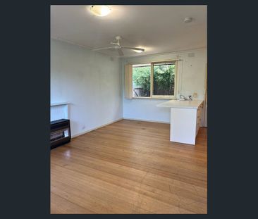 Low-Maintenance Living in the Heart of Frankston - Photo 3