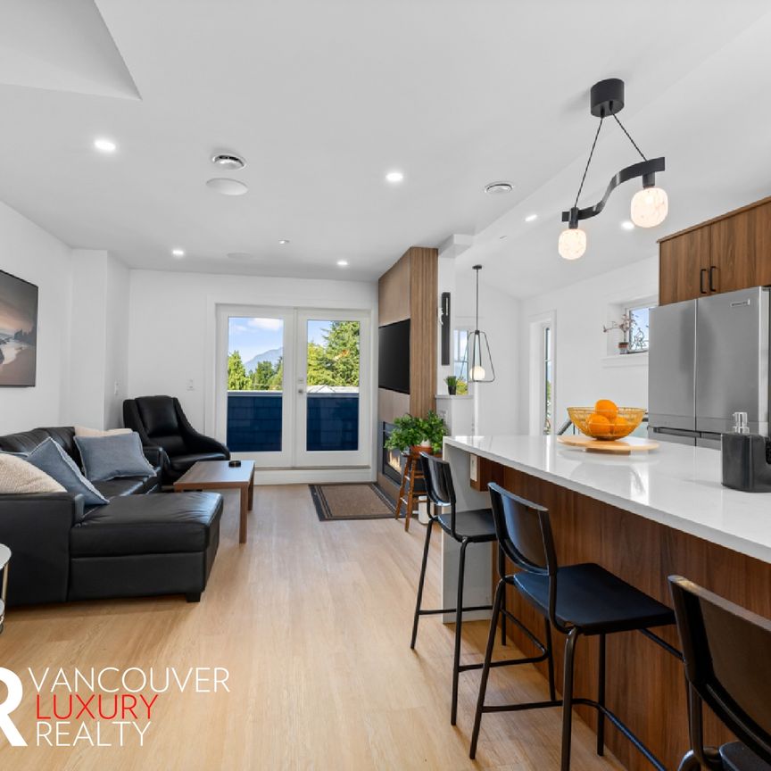 Townhouse in Vancouver West Side, BC - Photo 1