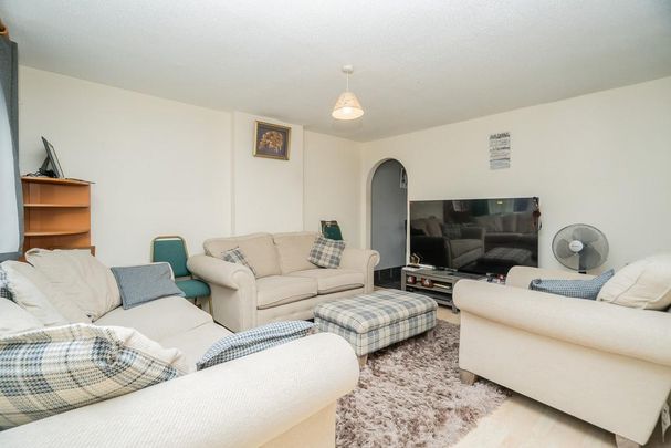 3 bedroom semi-detached house to rent - Photo 1