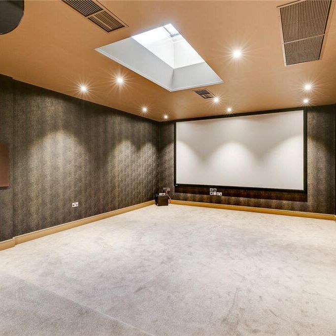 8 bedroom house to rent - Photo 1