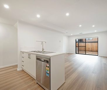 Townhouse in Coombs! - Photo 2