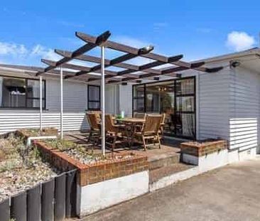 Freshly renovated 3 bedroom home in Awapuni! - Photo 1