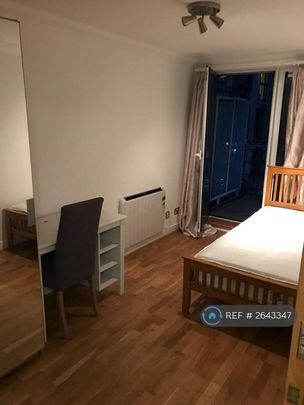 1 bedroom in a flat share to rent - Photo 1