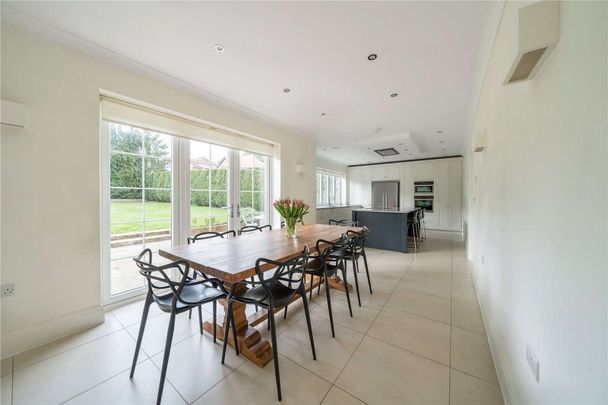 A well-proportioned and immaculately presented family home set within a popular location. - Photo 1