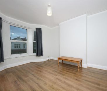 4 bedroom flat to rent - Photo 1