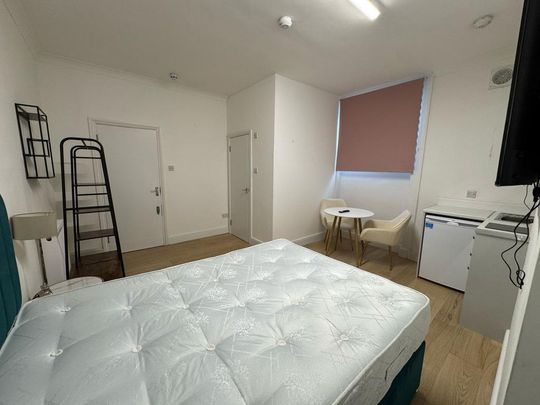 Studio to rent - Photo 1