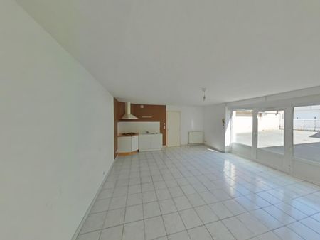 Location Appartement 2 pièces 54m² CHAUVIGNY 86300 - Photo 3