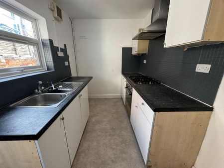 2 bedroom end of terrace house to rent - Photo 4