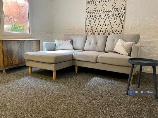 4 bedroom terraced house to rent - Photo 1