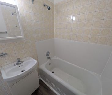For Lease - 22 Barton Street Unit# 2, Hamilton, Ontario - Photo 5