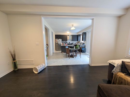 Gorgeous 4 Bedroom Fully Detached Home in Haldimand! - Photo 1