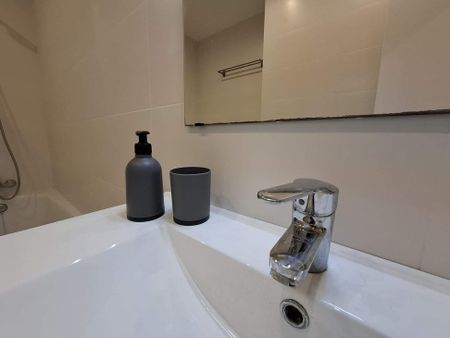 Barcelona, Catalonia 08013 - Photo 4