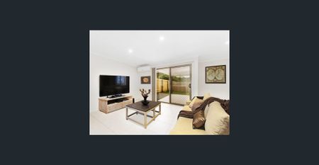 3 Bedroom Duplex - Quiet & Low Maintenance - Photo 2