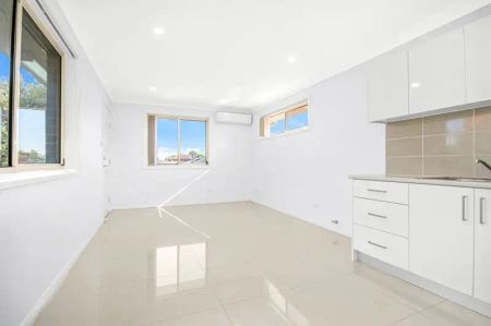 “3 BEDROOMS GRANNY AT CONVENIENT LOCATION!” - Photo 2