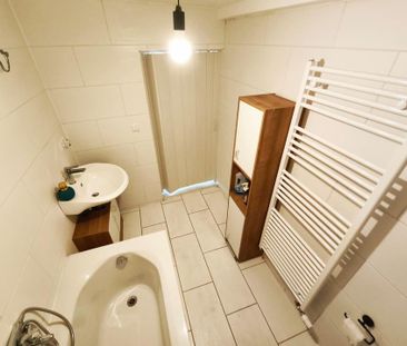 Schöne 2-Raum EG-Wohnung – voll möbliert –JOBCENTER !!! - Photo 1