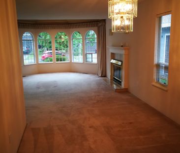 Beautifully Kept Three Bedrooms/Two Bath Home in Fraser Heights - Photo 4