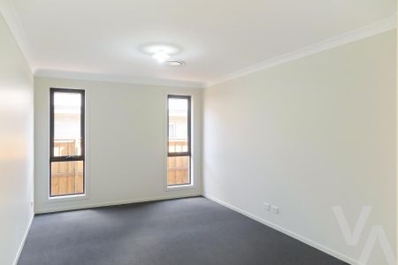 72 Sandpiper Circuit, Aberglasslyn NSW 2320 - House For Rent | Domain - Photo 3