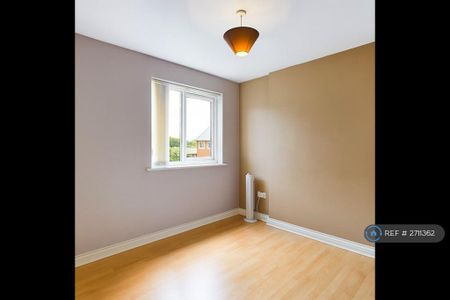2 bedroom flat to rent - Photo 2
